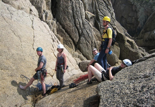 Crowd on the rock at the start