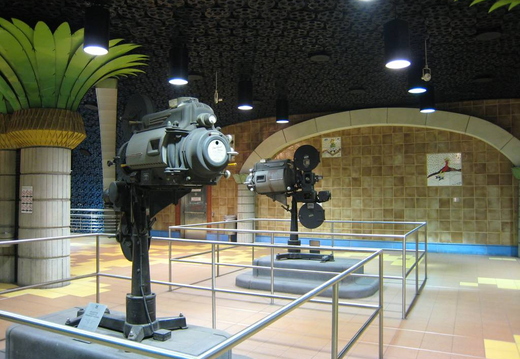 Inside Hollywood/Western Underground Station (Walk Of Fame starts here)