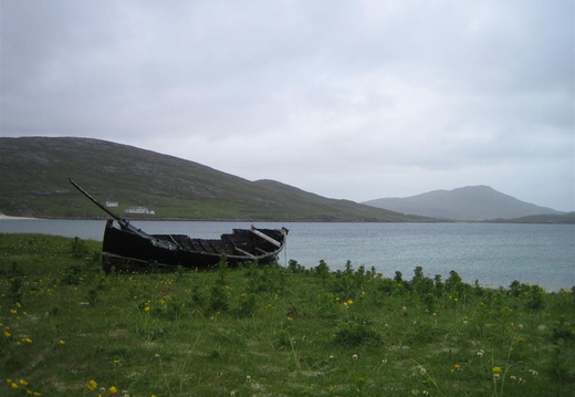 Boatwreck above beach