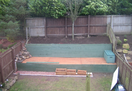 Chopped off the ruddy posts, got to stick down some ground cover and chippings up the top to stop the weeds!