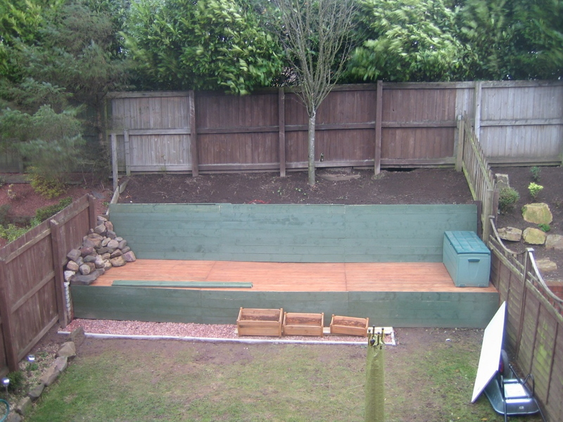 Chopped off the ruddy posts, got to stick down some ground cover and chippings up the top to stop the weeds!