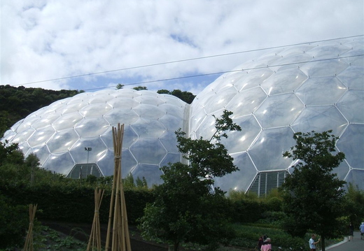 Spheres from the outside  (Lucy)