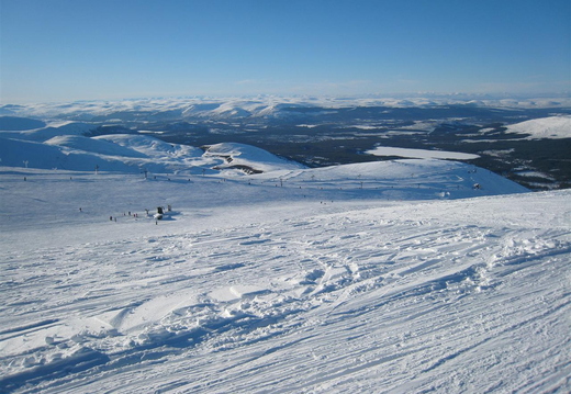From the traverse over the top bowls towards Loch Morlich