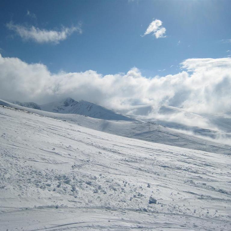 M2 towards northern corries