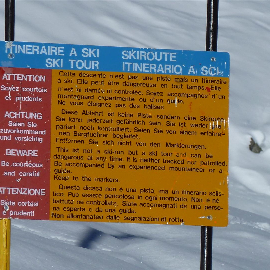 Beginning of 'Orange' waymarked, off piste.