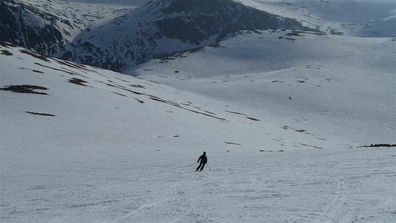 'Hilly' heading down the back of Cairngorm