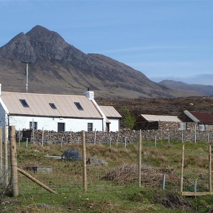 Acheninver YHA, Conmheall behind