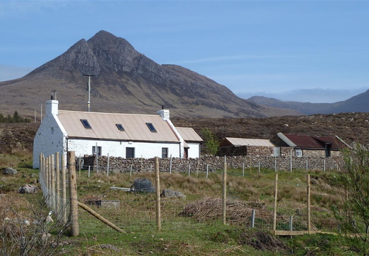 Acheninver YHA, Conmheall behind