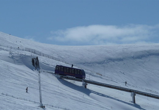 Cas headwall