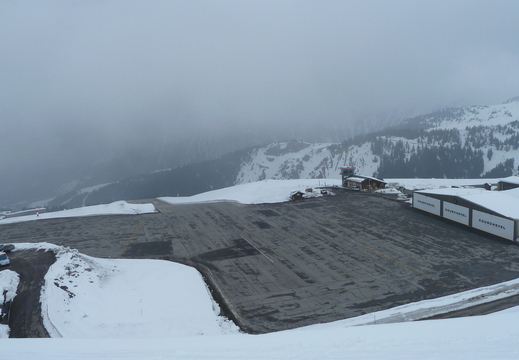 Courchevel Airport - How the rich travel...
