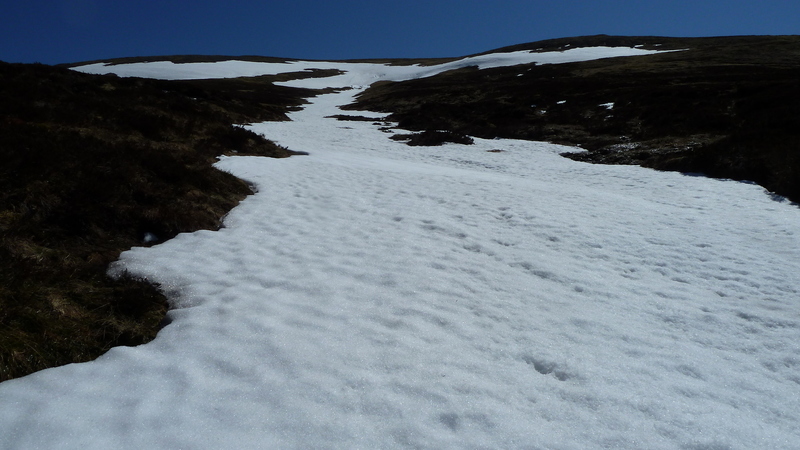 This ribbon of snow down to 700M made for a quick decent!