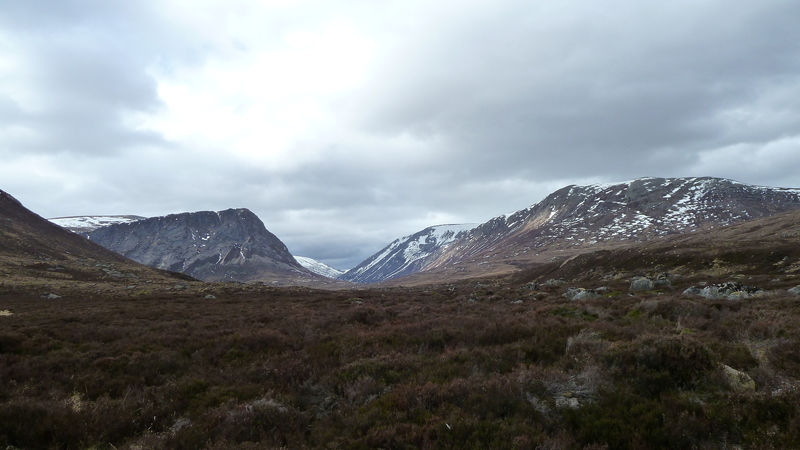 Looking back up the glen, route goes to left of Devils Point