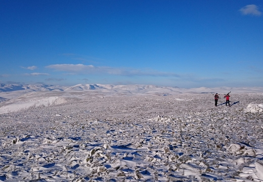 Poor cover initially on way to Carn an Tuirc,  but then skiable to Bealach (snow/heather mix)
