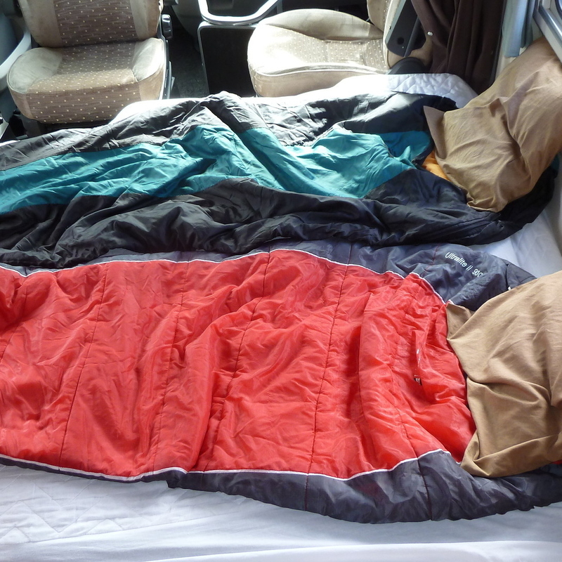 Transverse double bed