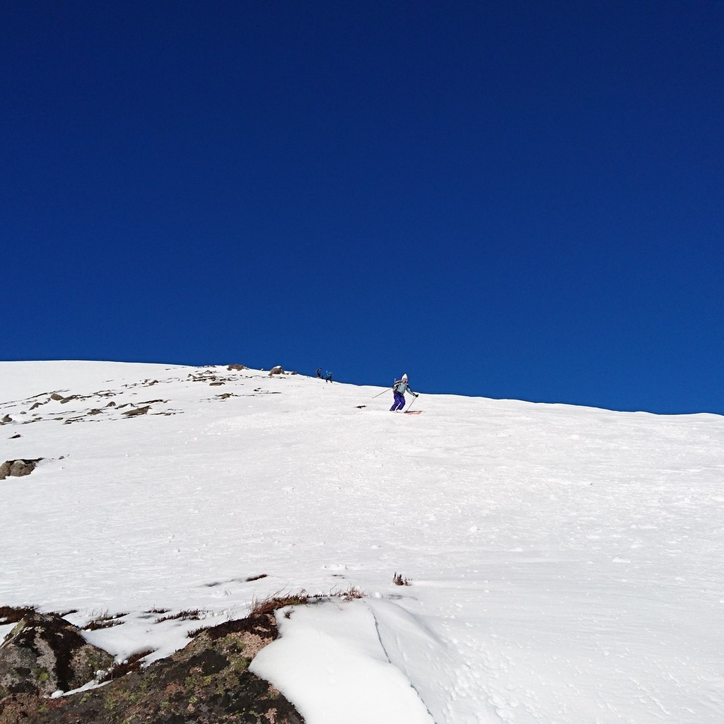 Then down some lovely snow skiiers right of gully
