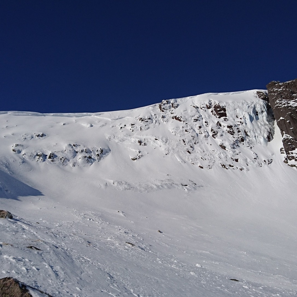 Some of this had gone recentely, debris evident, we kept away from prev debris field. Some lumps of ice were breaking off in the sun too, crags put right