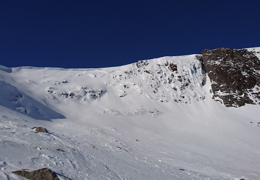 Some of this had gone recentely, debris evident, we kept away from prev debris field. Some lumps of ice were breaking off in the sun too, crags put right
