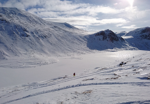 Excellent snow all the way down to Loch Avon