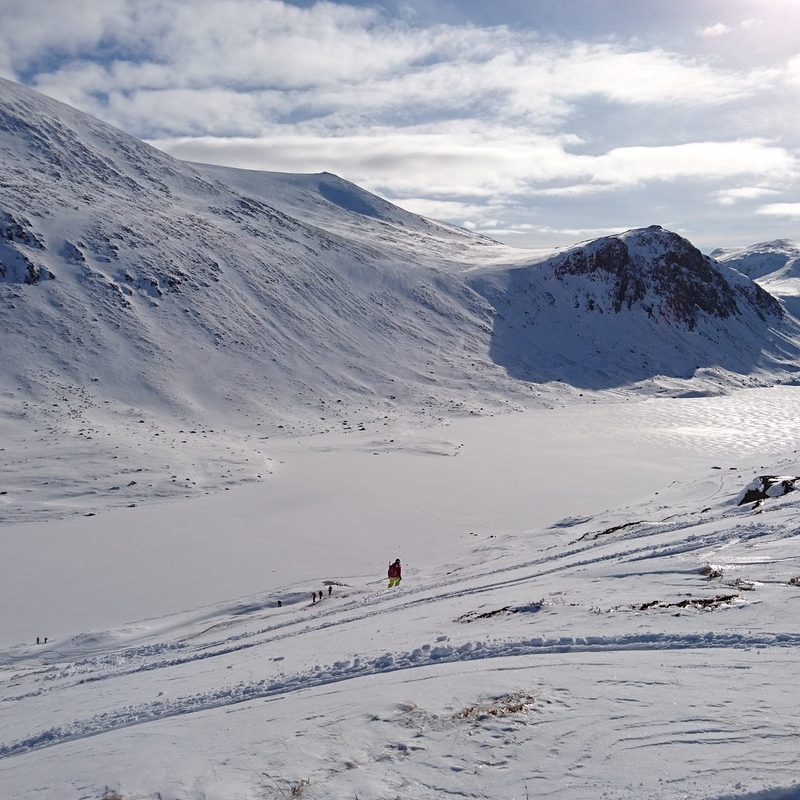 Excellent snow all the way down to Loch Avon