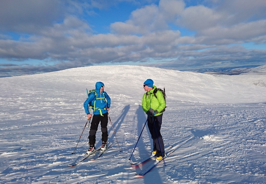 Waiting above the Ptarmigan tow
