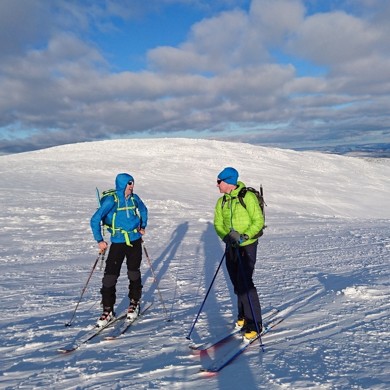 Waiting above the Ptarmigan tow