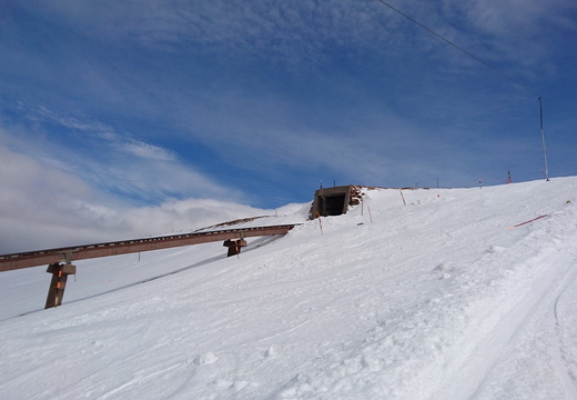 Upper lady, tunnel entrance