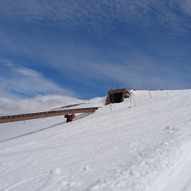 Upper lady, tunnel entrance