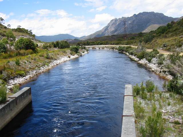 The 2KM long canal its self. Lake Pedder is just a storage reserviour for the hyrdo scheme on lake Gordon. It was planned to cre