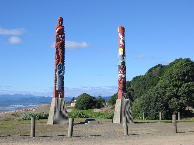 Totem Poles just north of Opotiki